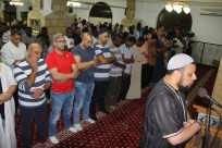 فيديو: شعائر صلاتي العشاء والتراويح في مسجد حسن بك بمدينة يافا